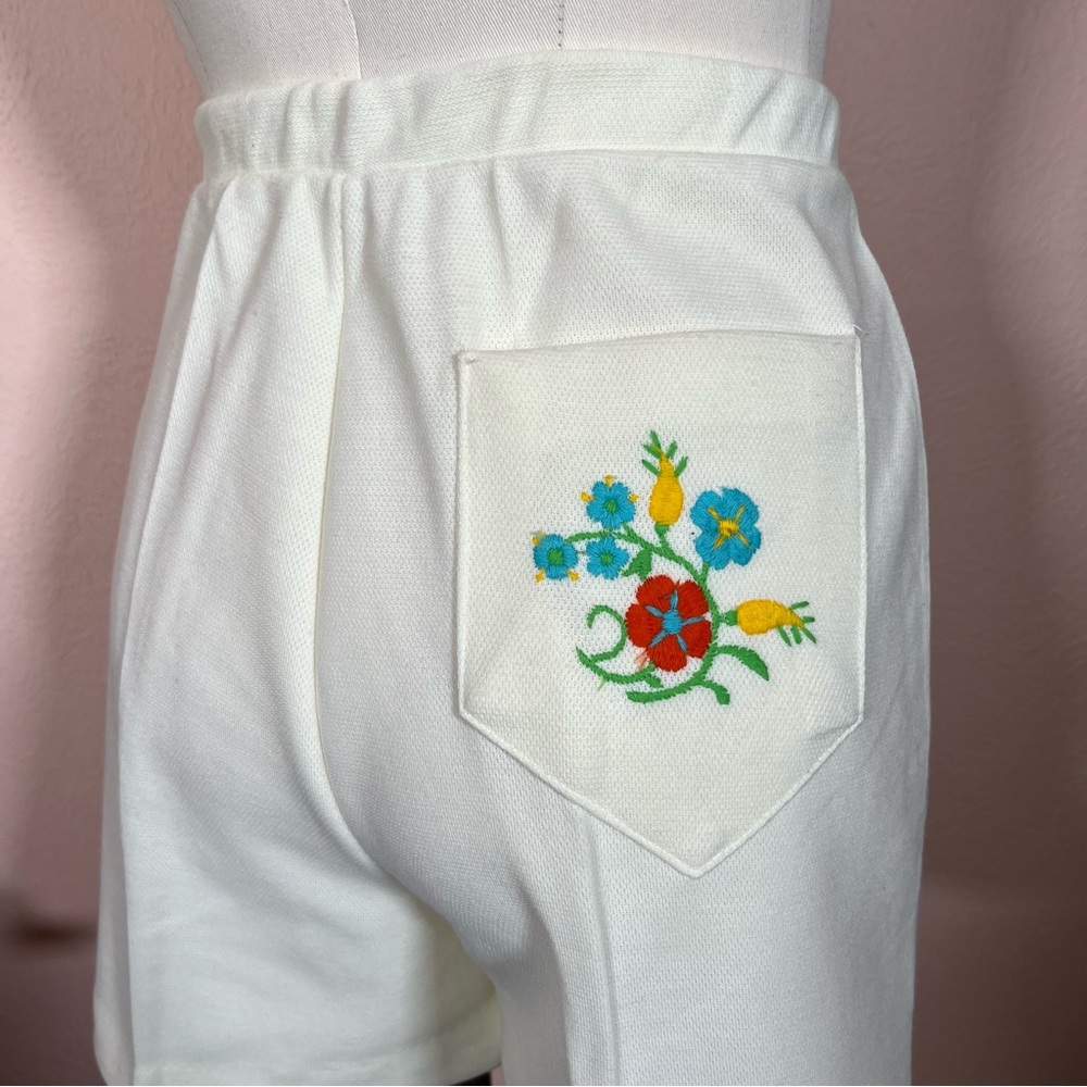 Vintage Floral Embroidery High Waisted white Polyester Shorts 1960 1970 medium - Picture 3 of 16